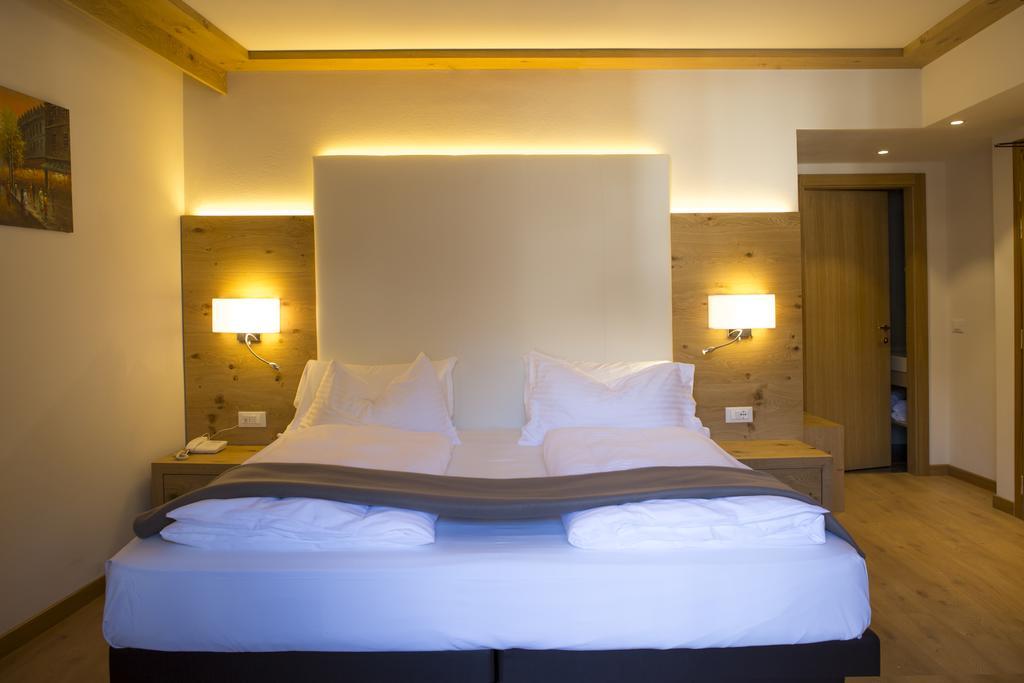 Hotel Collini 핀졸로 외부 사진