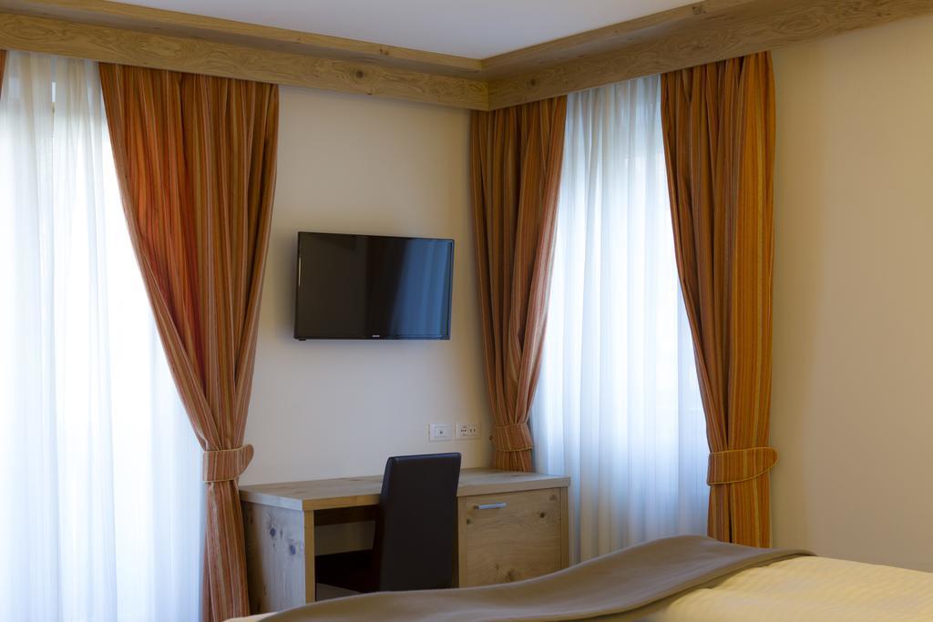 Hotel Collini 핀졸로 외부 사진