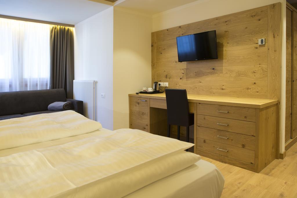 Hotel Collini 핀졸로 외부 사진