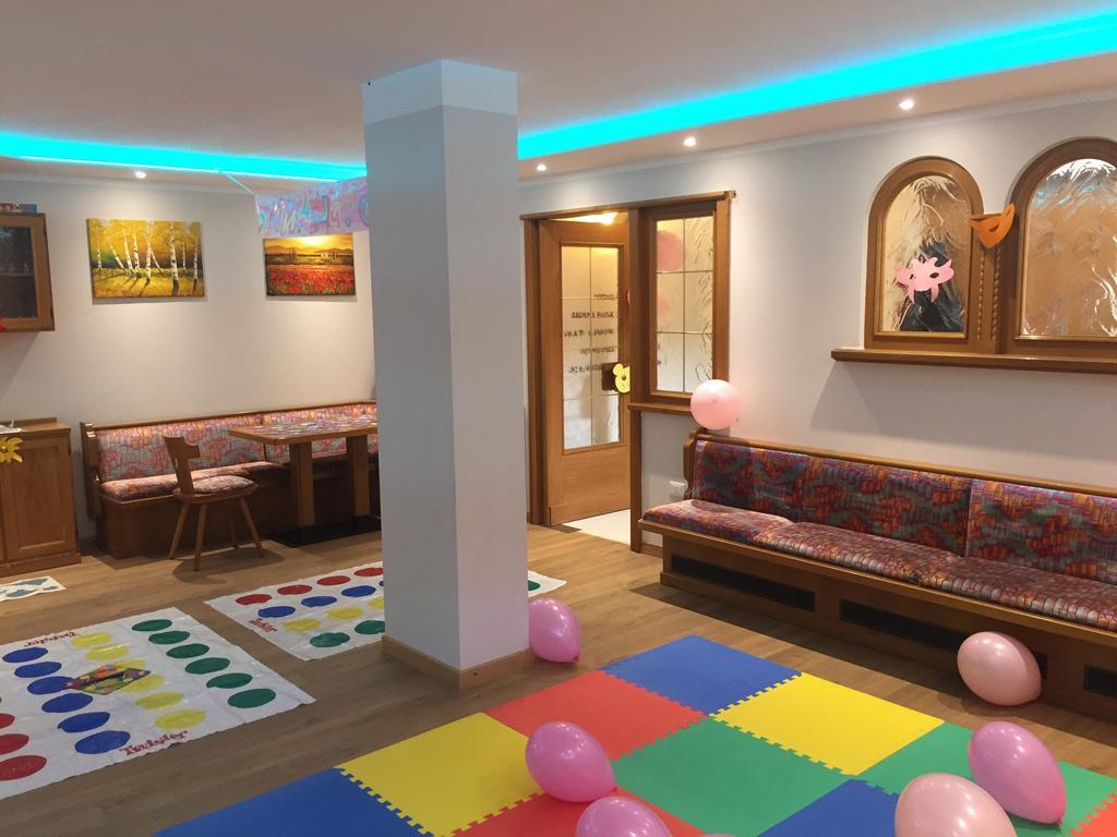 Hotel Collini 핀졸로 외부 사진