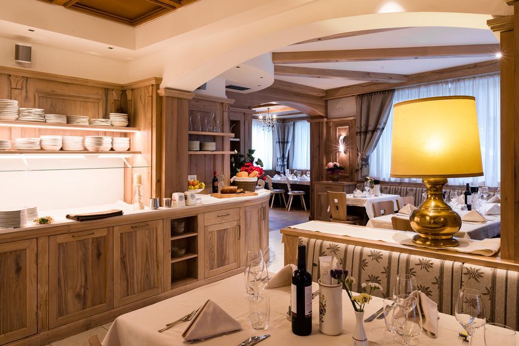 Hotel Collini 핀졸로 외부 사진